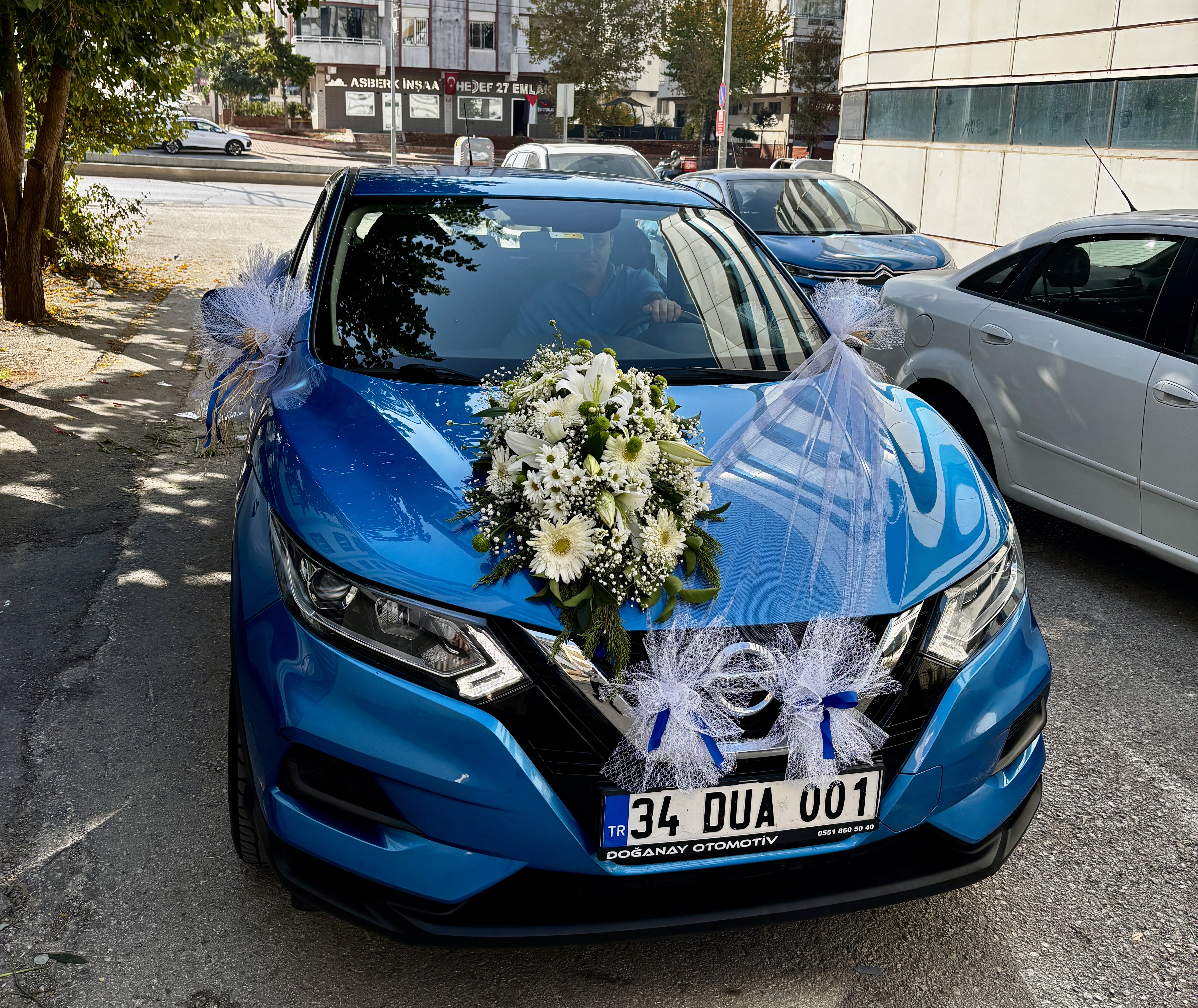 Beyaz çiçekli