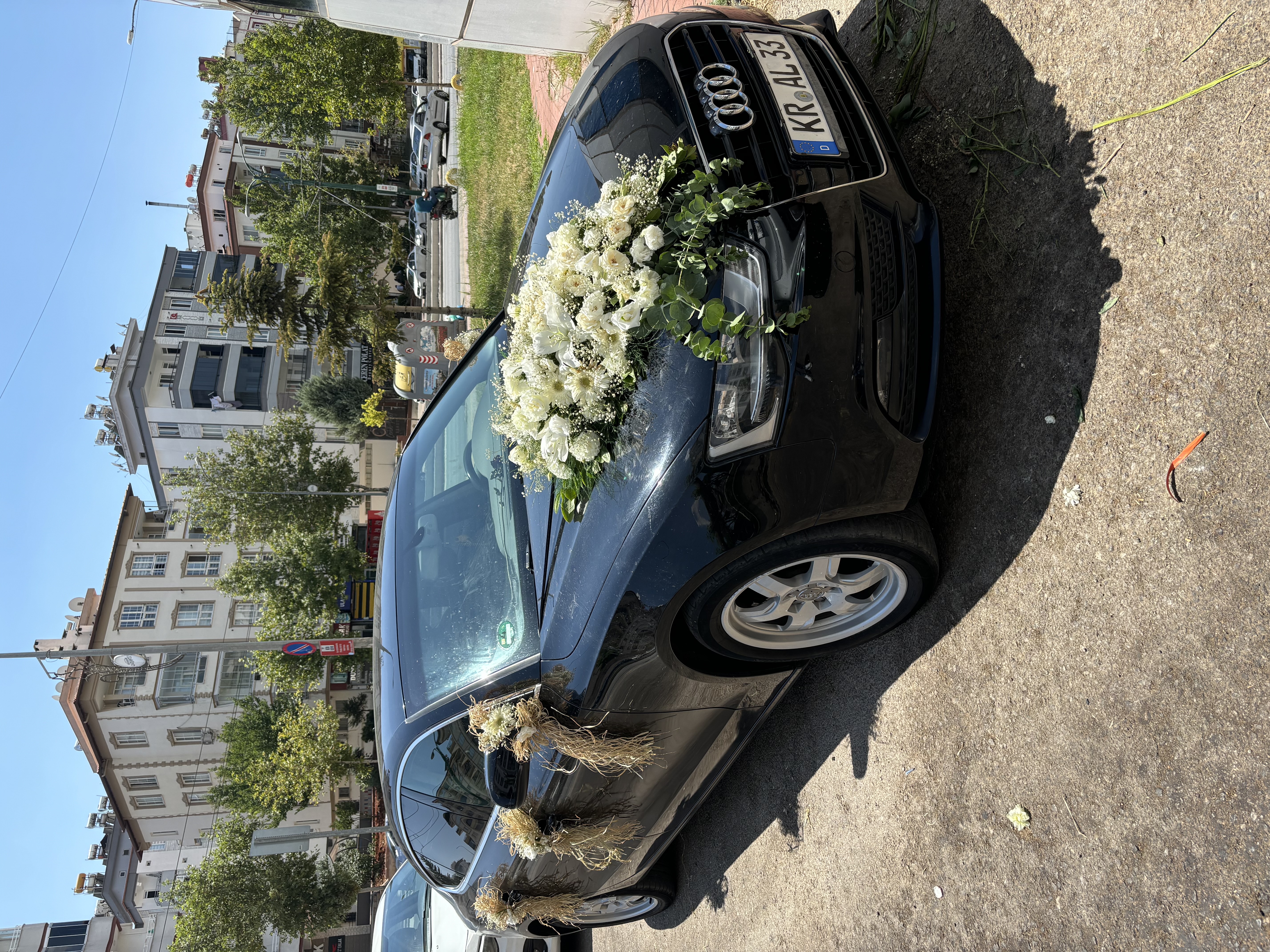 Beyaz çiçekli